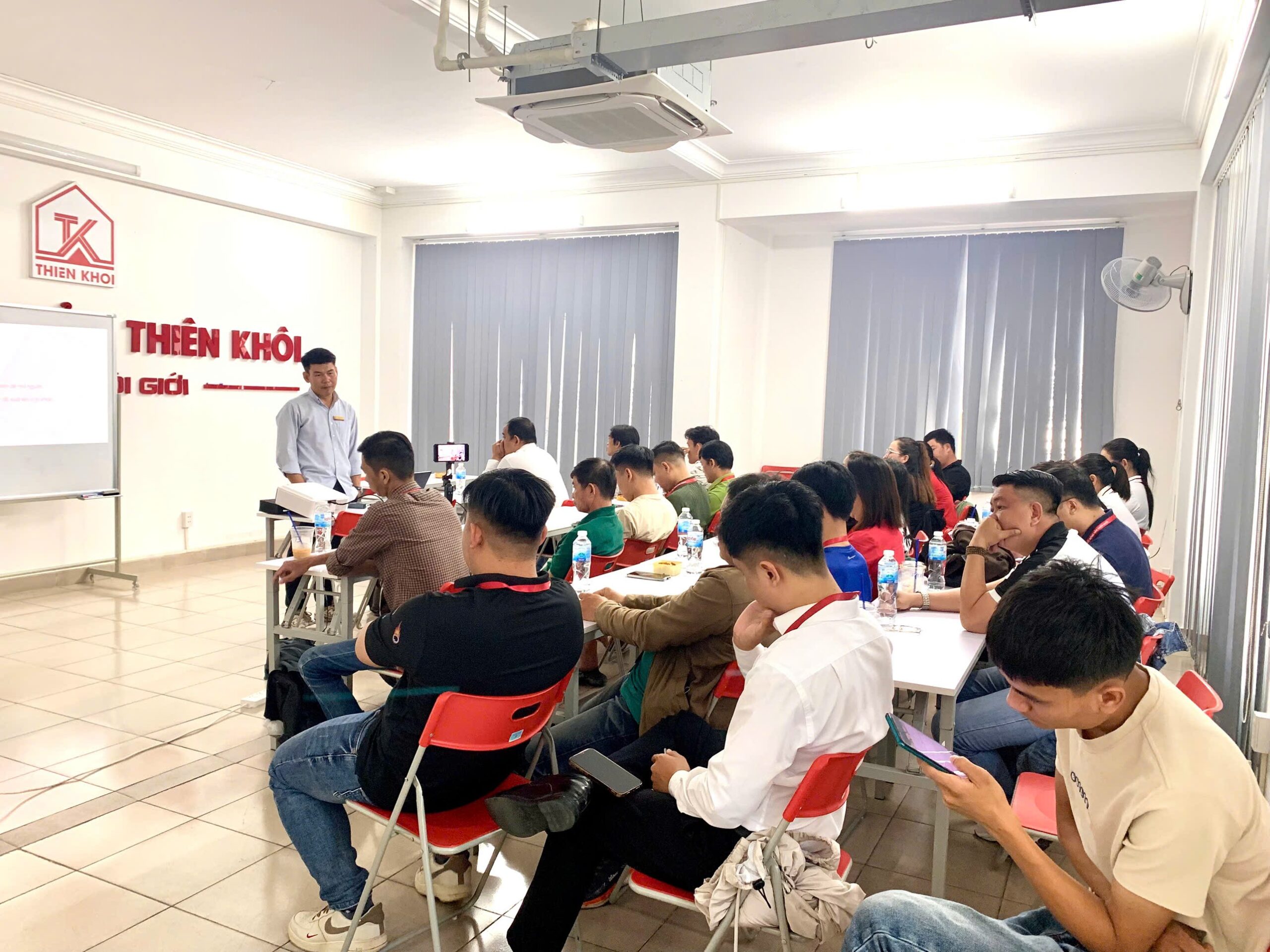 img 1759730044020 1759808511105